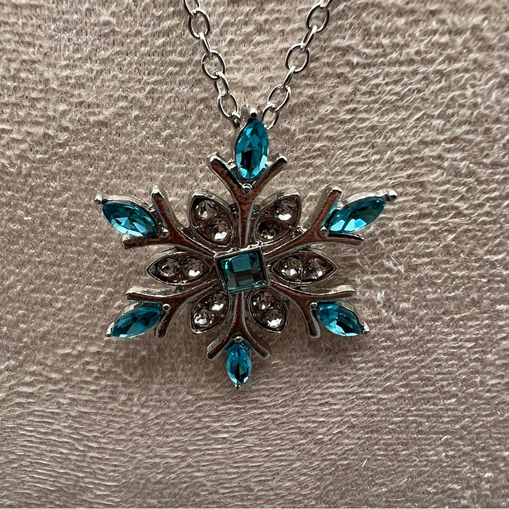 Snowflake Pendant Necklace - Picture 3 of 6